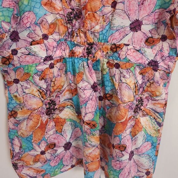 URBANE Live Sweet Collection Tropical Flower Print Lightweight Scrub Top Size M - Picture 6 of 6